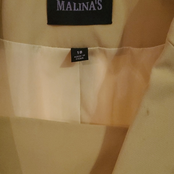 Malinas's womens suit - Picture 5 of 5